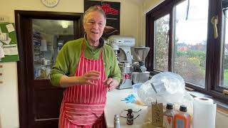 Джон Бейкер - изготовление бойлов с помощью раскаточных досок.